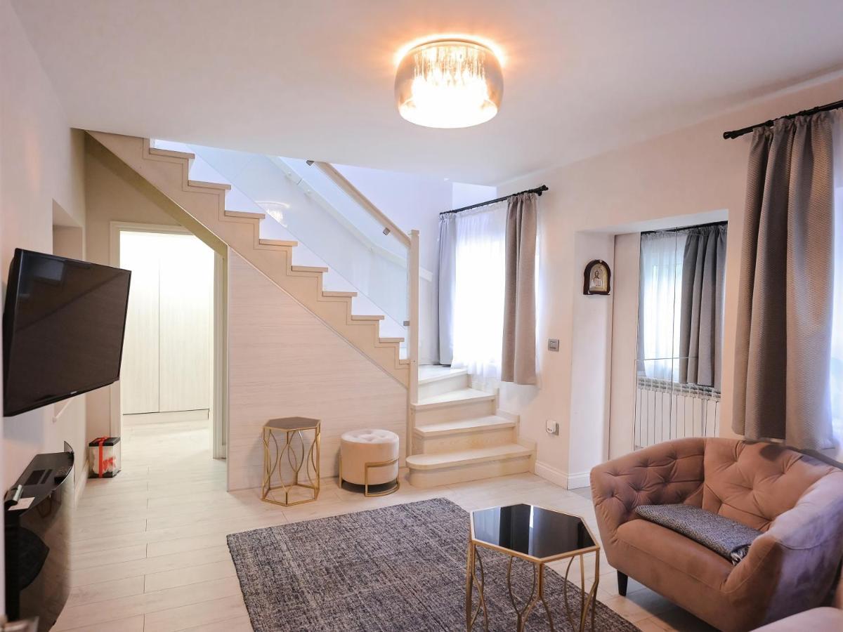 Ase Premium House Villa Suceava Exteriör bild