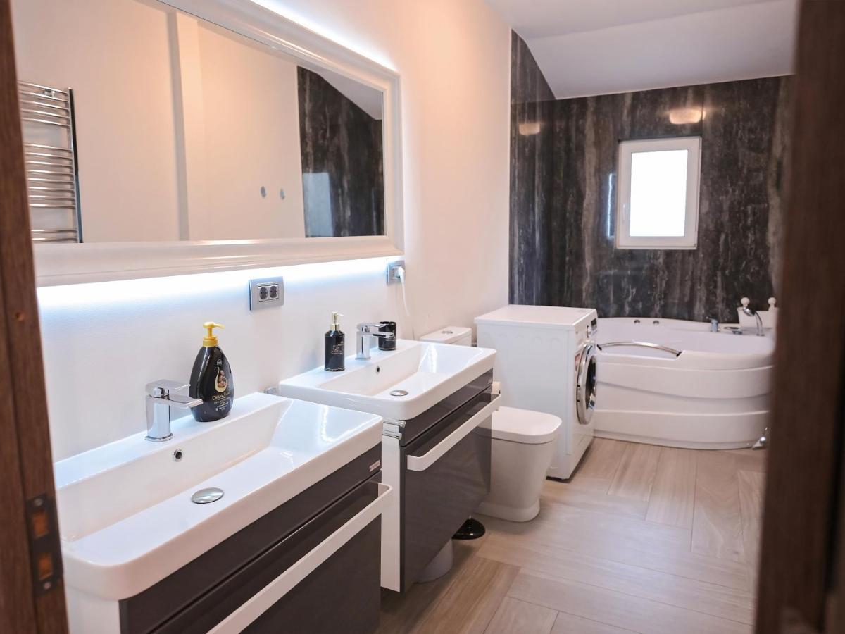 Ase Premium House Villa Suceava Exteriör bild